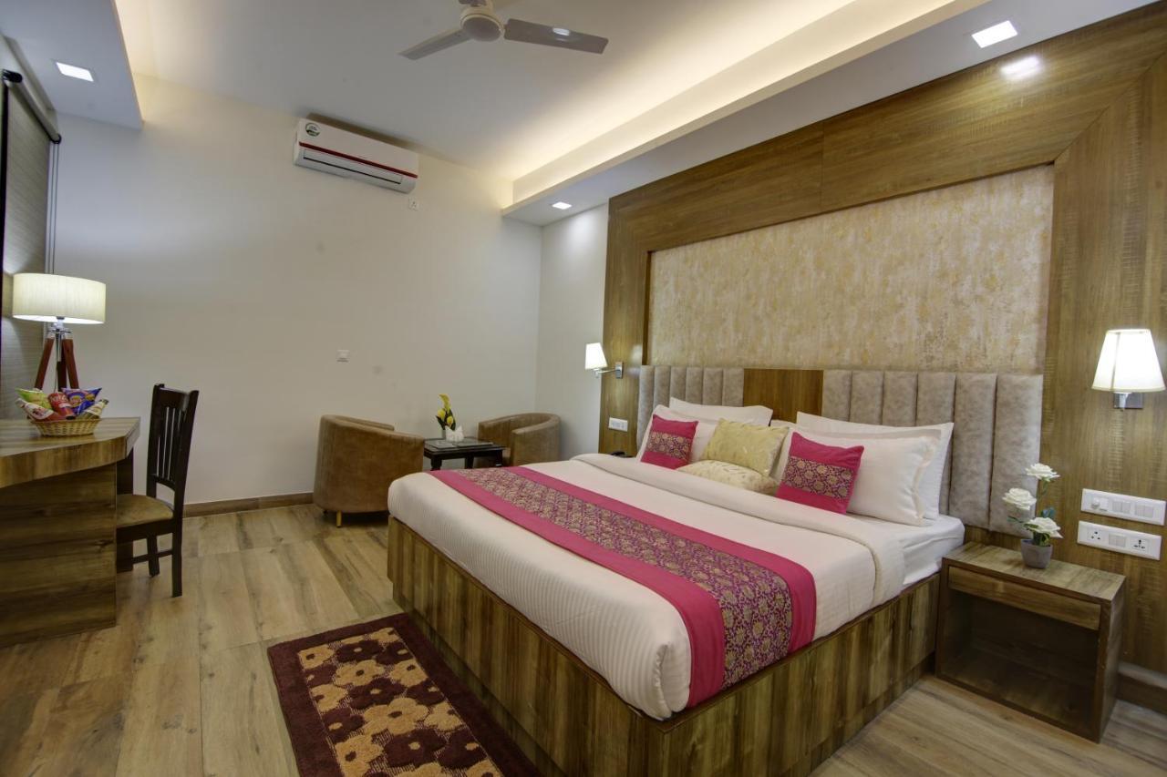 Hotel The Prithvi Near Delhi Airport Нью-Делі Екстер'єр фото