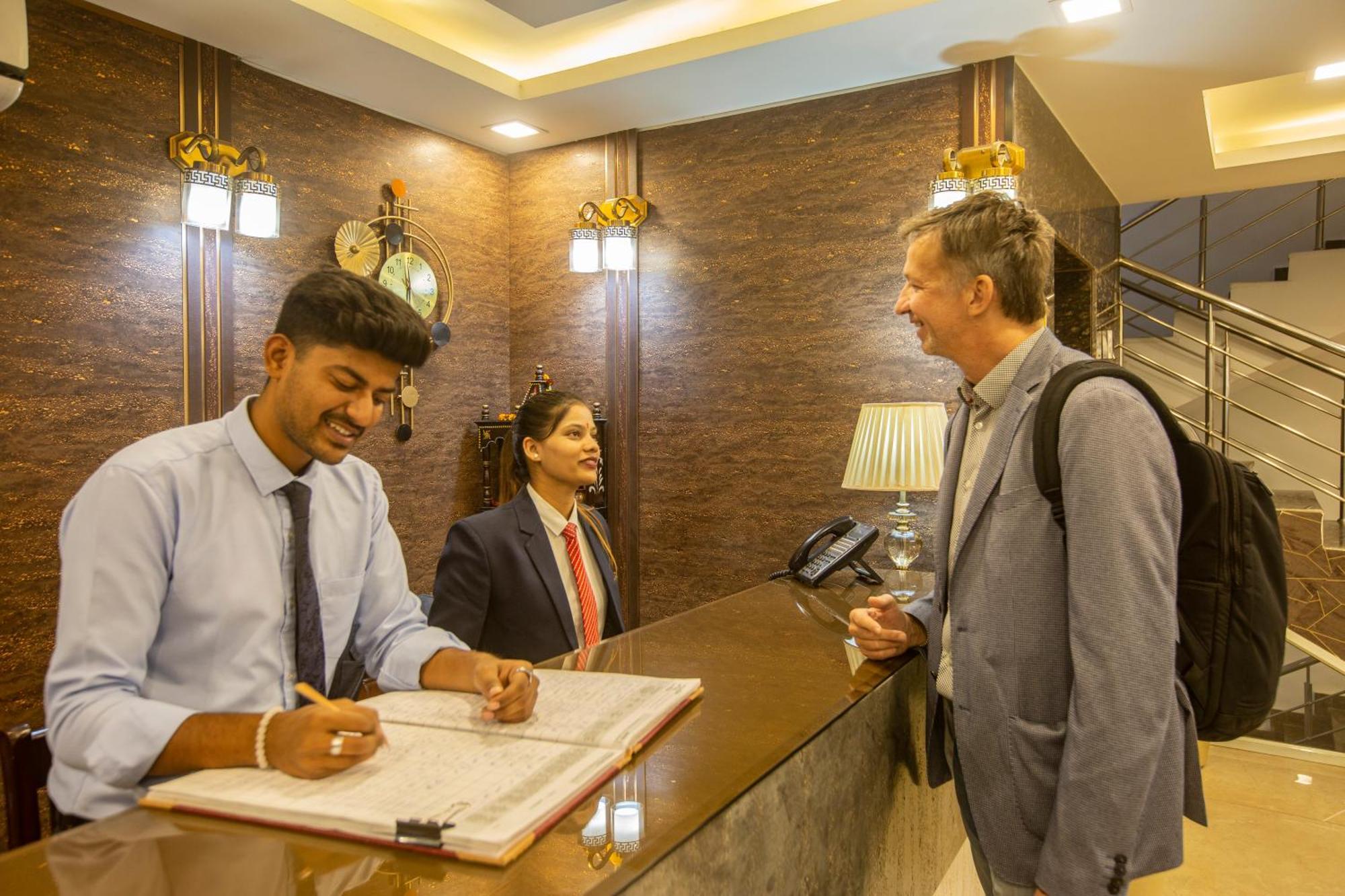 Hotel The Prithvi Near Delhi Airport Нью-Делі Екстер'єр фото