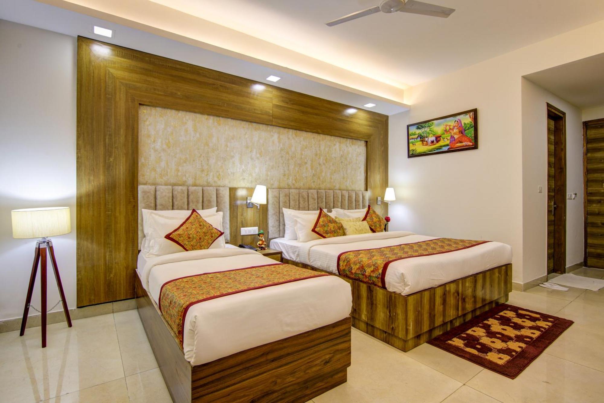 Hotel The Prithvi Near Delhi Airport Нью-Делі Екстер'єр фото