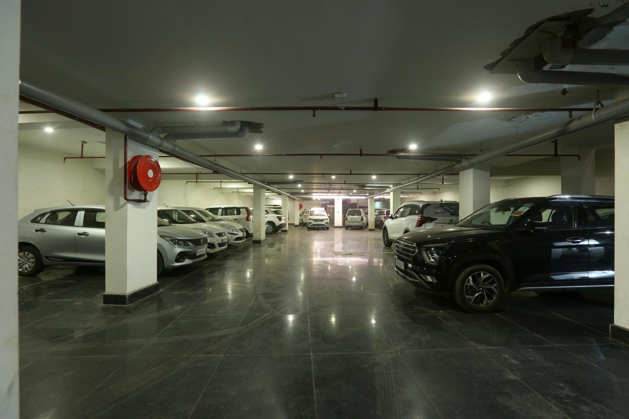 Hotel The Prithvi Near Delhi Airport Нью-Делі Екстер'єр фото