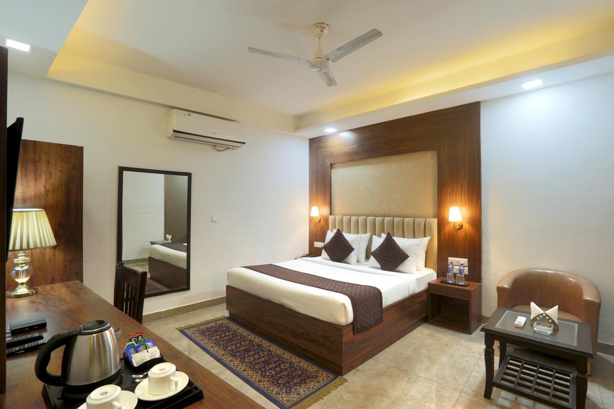 Hotel The Prithvi Near Delhi Airport Нью-Делі Екстер'єр фото