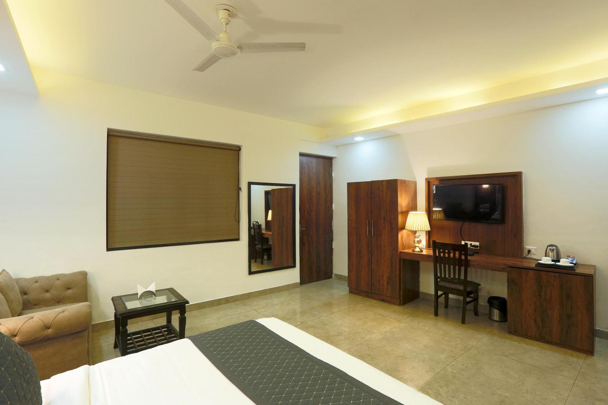 Hotel The Prithvi Near Delhi Airport Нью-Делі Екстер'єр фото