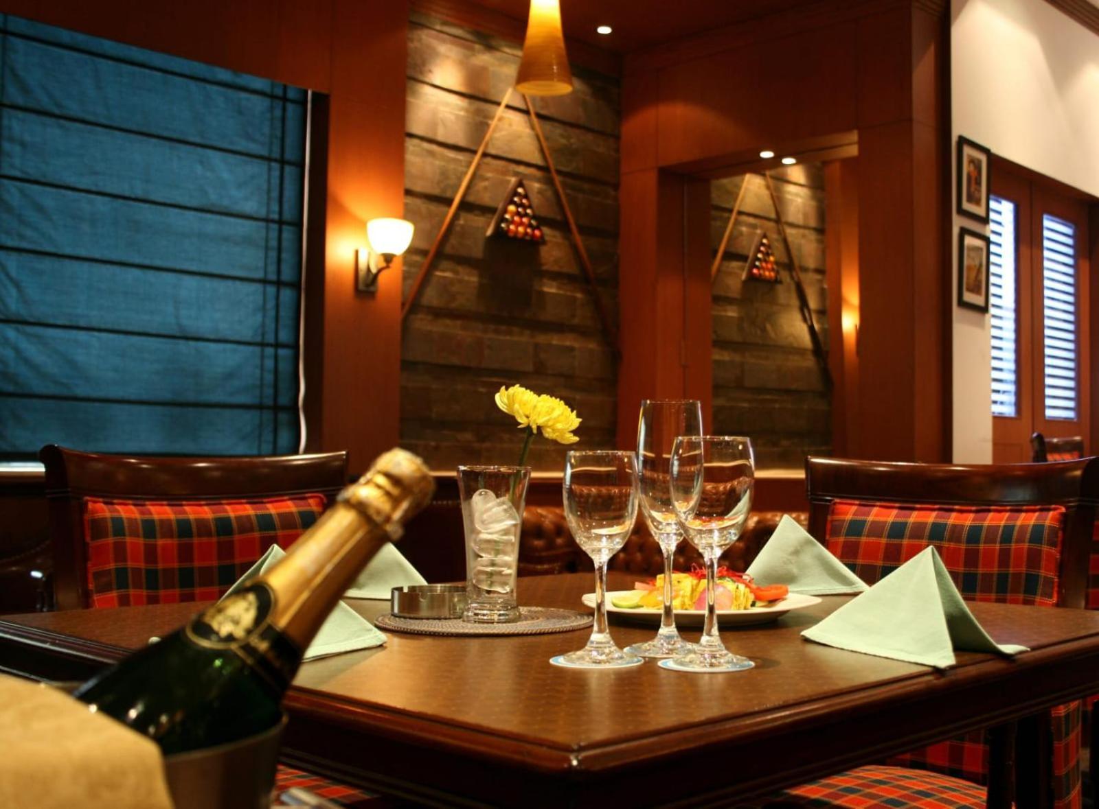 Hotel The Prithvi Near Delhi Airport Нью-Делі Екстер'єр фото